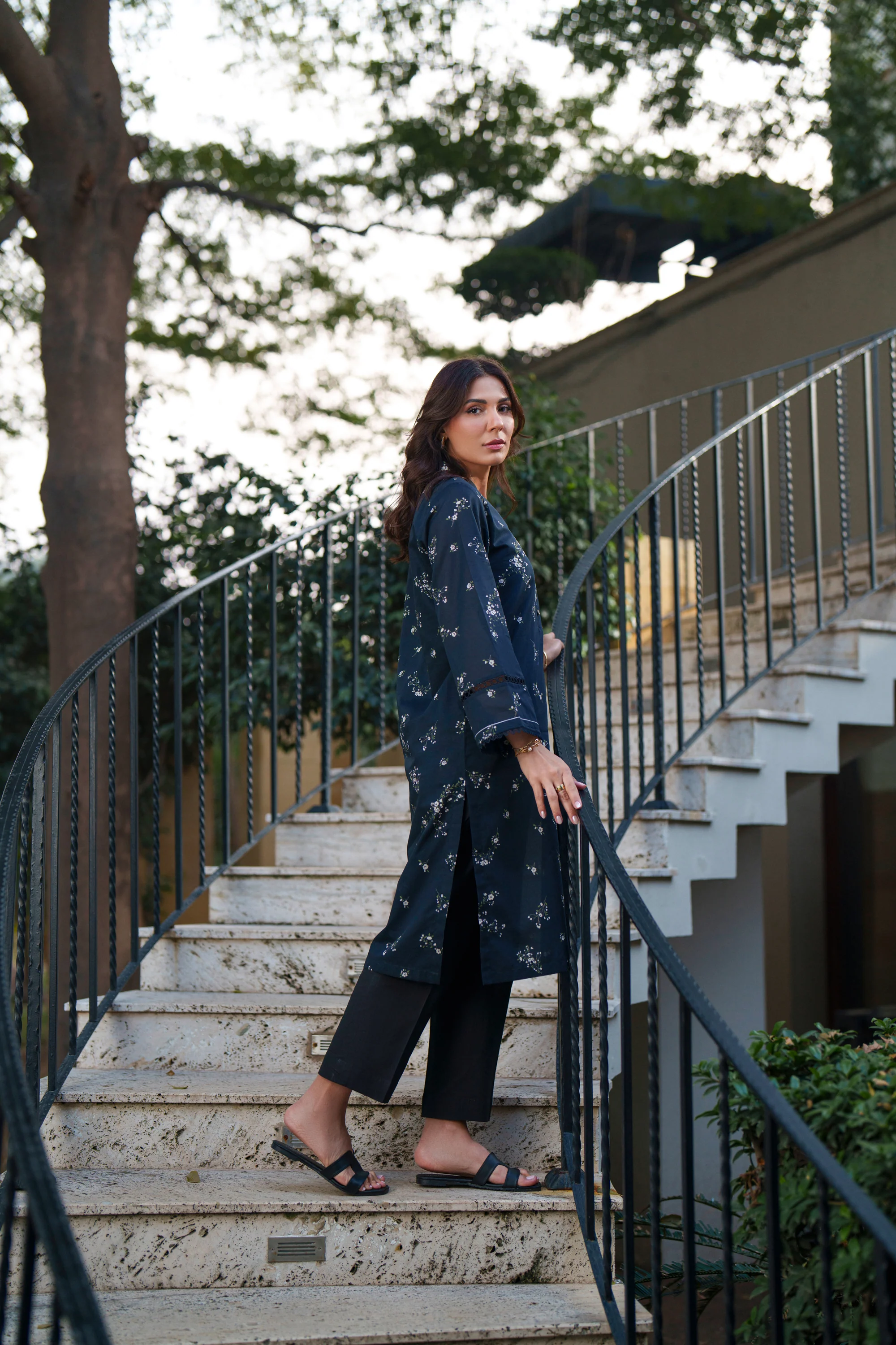Noir Flora Kurta - Image 4
