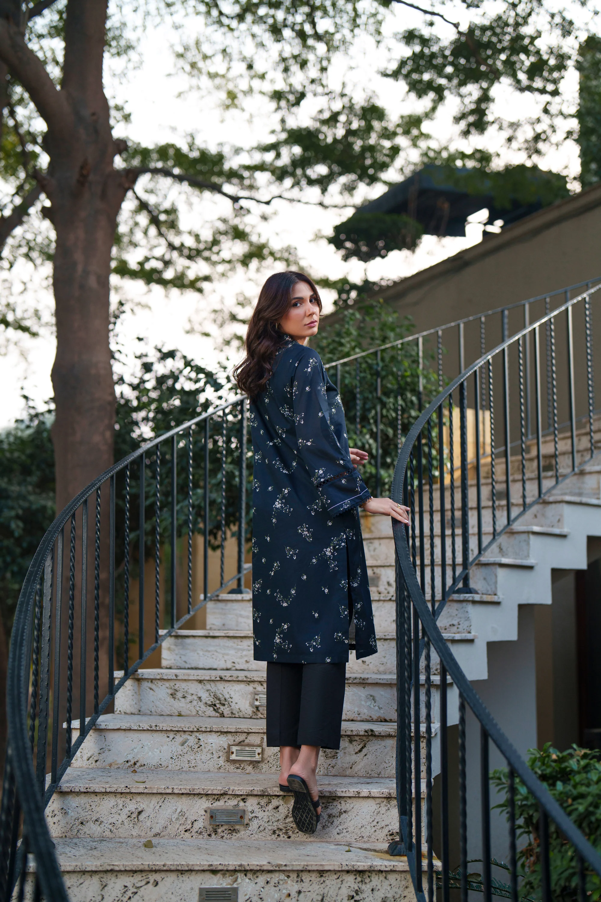 Noir Flora Kurta - Image 5