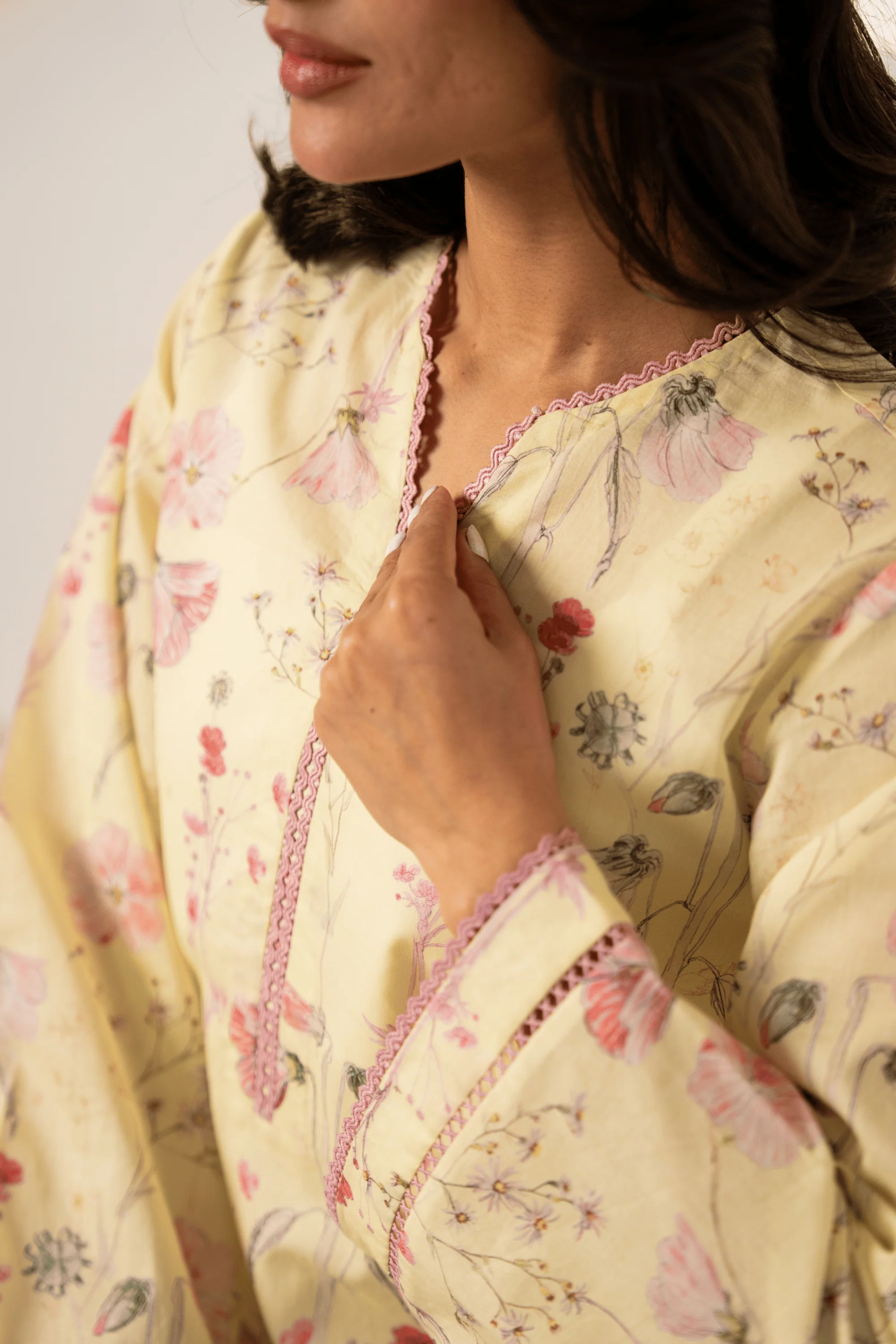 Pale Muse Kurta V-II - Image 3